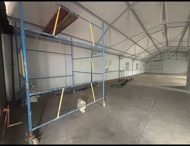 200M² WAREHOUSE TO LET IN STRAND INDUSTRIA